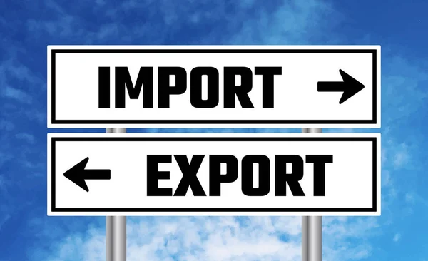 Импорт Экспорт Дорожного Знака Фоне Неба — стоковое фото