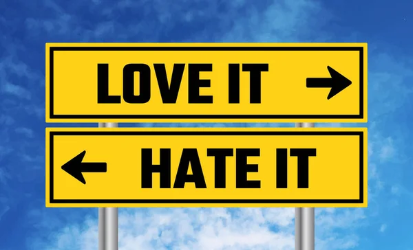 Любити Його Або Ненавидіти Дорожній Знак Фоні Неба — стокове фото
