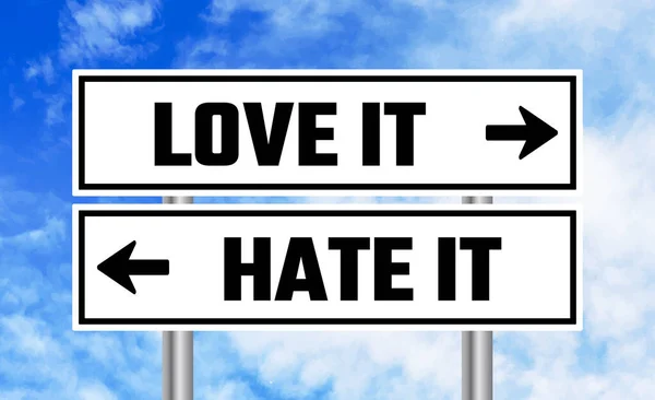 Любити Його Або Ненавидіти Дорожній Знак Фоні Неба — стокове фото