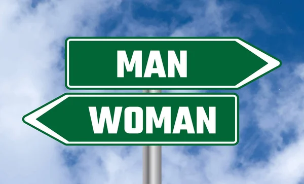 Мужчина Женщина Дорожный Знак Голубом Фоне Неба — стоковое фото