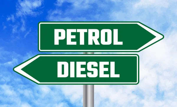 Benzín Nebo Diesel Silniční Značka Pozadí Oblohy — Stock fotografie