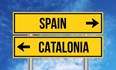 Mavi arka planda İspanya ya da katalonya yol tabelası