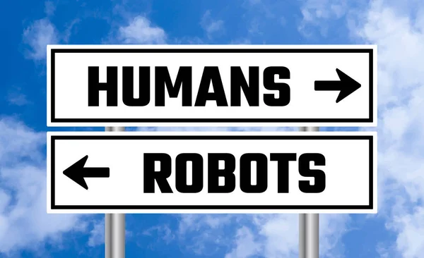 青い空の背景に人間やロボットの道路標識 — ストック写真