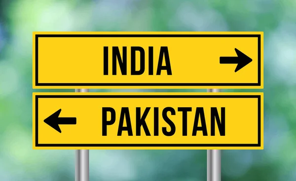 背景模糊的印度或巴基斯坦路标 — 图库照片