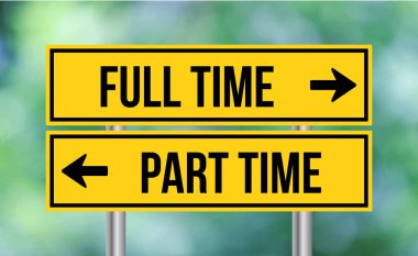 Bulanık arkaplanda tam zamanlı ya da part-time yol tabelası