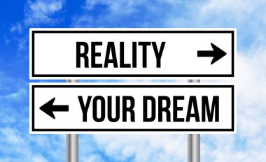 Gerçeklik mi yoksa gökyüzündeki rüya yol tabelası mı?
