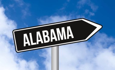 Mavi gökyüzü arka planında Alabama yol tabelası