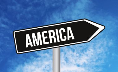 Mavi arka planda Amerika yol tabelası