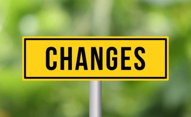 Bulanık arkaplanda yol işaretini değiştirir