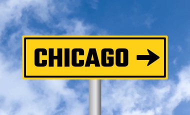 Gökyüzü arka planında Chicago yol tabelası
