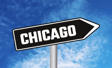 Gökyüzü arka planında Chicago yol tabelası