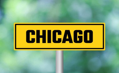 Arka planda Chicago yol tabelası