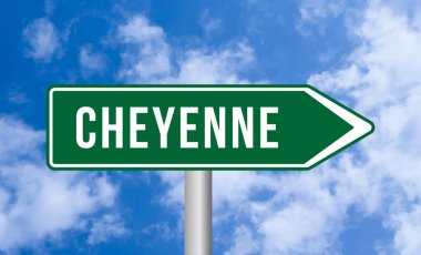 Mavi gökyüzü arka planında Cheyenne yol tabelası
