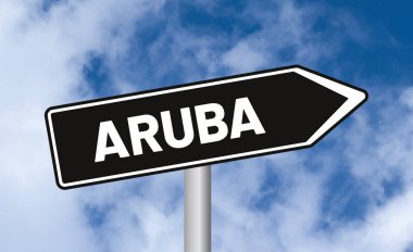 Mavi gökyüzü arka planında Aruba yol işareti