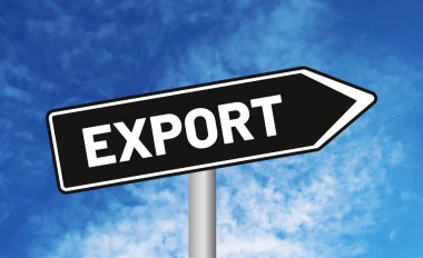 Gökyüzü arkaplanındaki yol işaretini dışarıya aktar