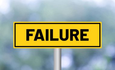 Bulanık arkaplanda hata yol işareti