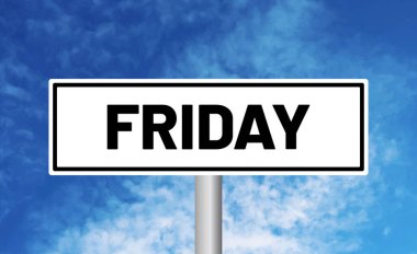 Gökyüzü arka planında cuma tabelası