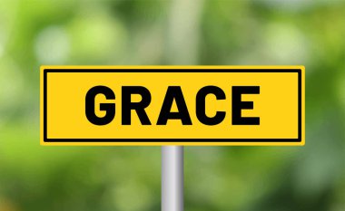 Bulanık arkaplanda Grace yol işareti