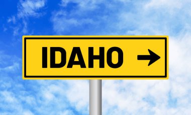 Mavi gökyüzü arka planında Idaho yol işareti