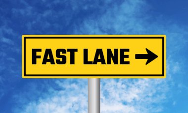 Arka planda hızlı şerit işareti