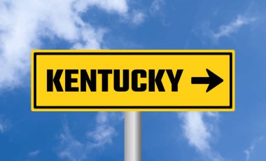 Bulutlu arka planda Kentucky yol tabelası