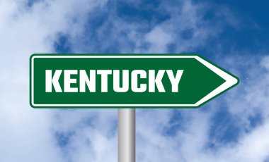 Bulutlu arka planda Kentucky yol tabelası