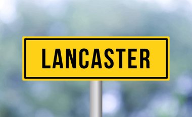Arka planda Lancaster yol tabelası