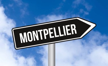 Gökyüzü arka planında Montpellier yol işareti