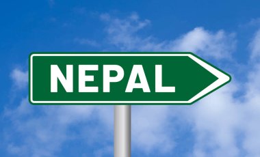 Mavi gökyüzü arka planında Nepal yol işareti