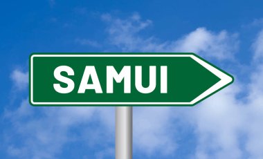 Bulutlu gökyüzü arka planında Samui yol işareti