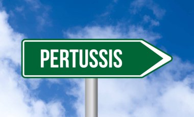 Bulutlu arkaplanda pertusis yol işareti