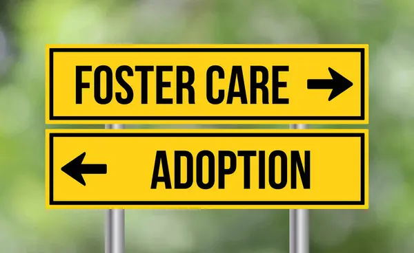 Foster Cuidado Adoção Sinal Estrada Fundo Borrão — Fotografia de Stock