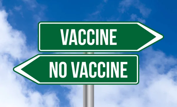 Vacuna Hay Señal Ruta Vacuna Fondo Del Cielo Azul — Foto de Stock