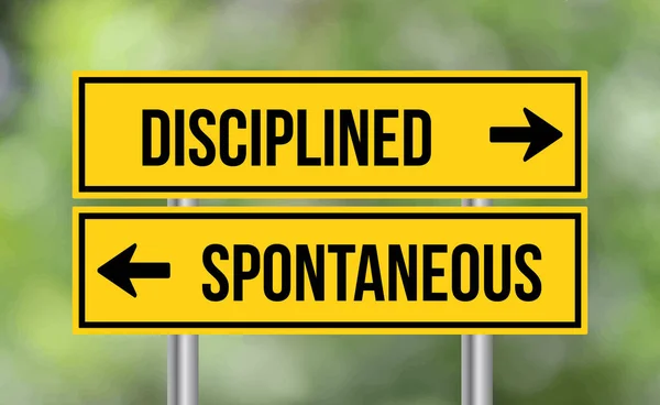Disciplinair Spontaan Verkeersbord Wazige Achtergrond — Stockfoto