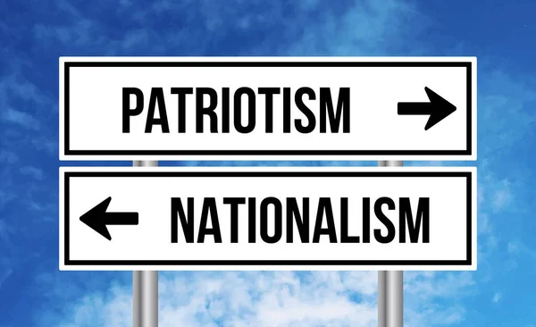 阴天背景下的爱国主义或民族主义路标 — 图库照片