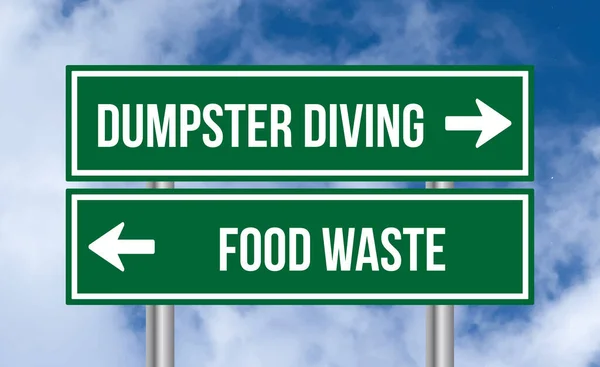 多云天空背景下的垃圾箱潜水或食物废物道路标志 — 图库照片