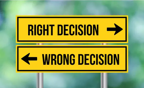正しい決定または間違った決定の道のサイン ぼやけた背景 — ストック写真