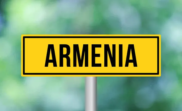 Armenien Verkehrsschild Auf Verschwommenem Hintergrund — Stockfoto
