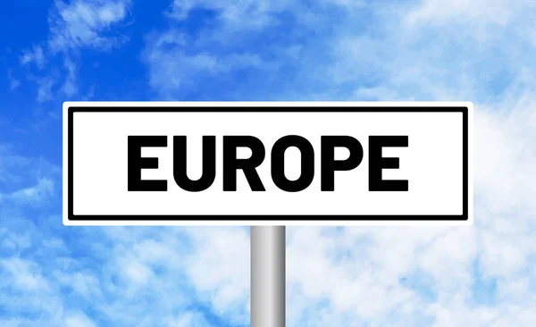 Evropa Silniční Značka Zamračené Obloze Pozadí — Stock fotografie
