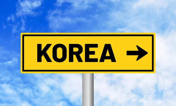 Señal Carretera Corea Cielo Nublado Fondo —  Fotos de Stock