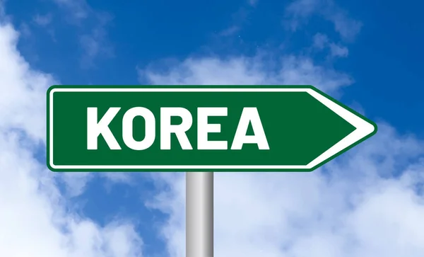 Señal Carretera Corea Cielo Nublado Fondo —  Fotos de Stock