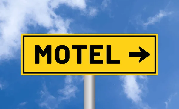 Motel Straßenschild Auf Bewölkten Himmel Hintergrund — Stockfoto