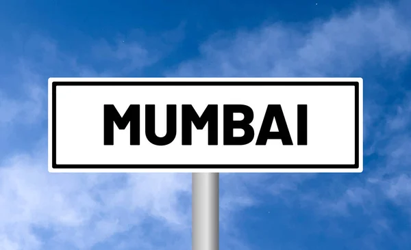 Señal Carretera Mumbai Fondo Del Cielo —  Fotos de Stock