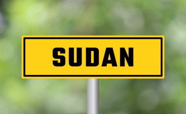 Bulanık arkaplanda Sudan yol işareti