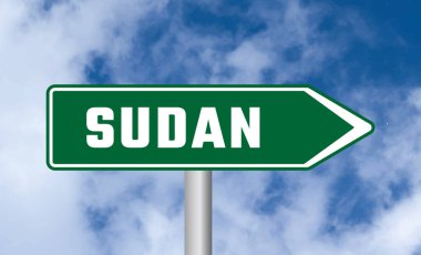 Mavi gökyüzü arka planında Sudan yol işareti