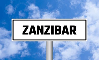 Bulutlu arkaplanda Zanzibar yol işareti