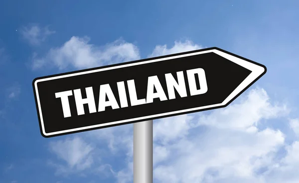 云天背景下的泰国路标 — 图库照片