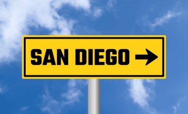 Arka planda San Diego yol tabelası