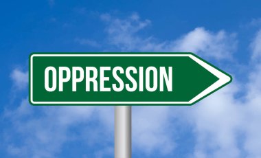 Gökyüzü arkaplanındaki ezici yol işareti