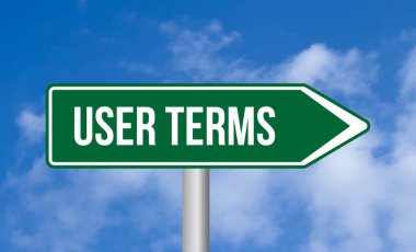 Bulutlu arkaplanda kullanıcı terimleri yol işareti